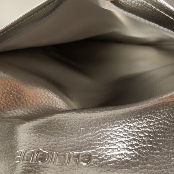 14 H x 18 L x 3 W
CLINIQUE Faux Leather Silver Sho - Picture 5 of 8